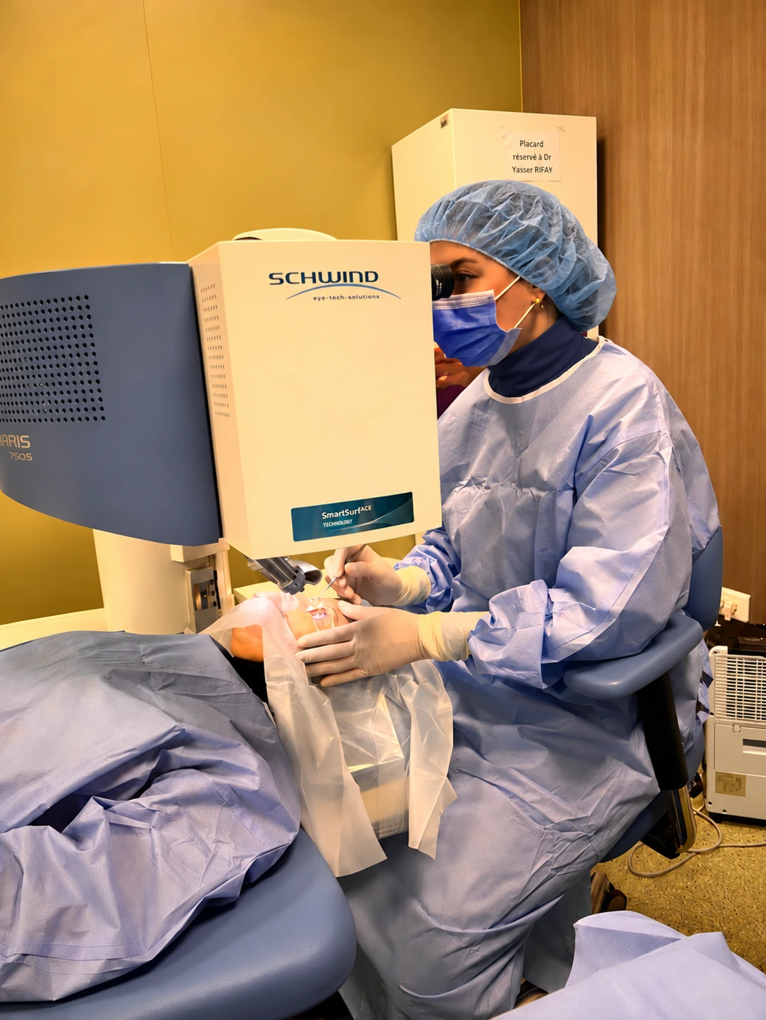 Dr Amal Alouan lors d'une activité ophtalmologique