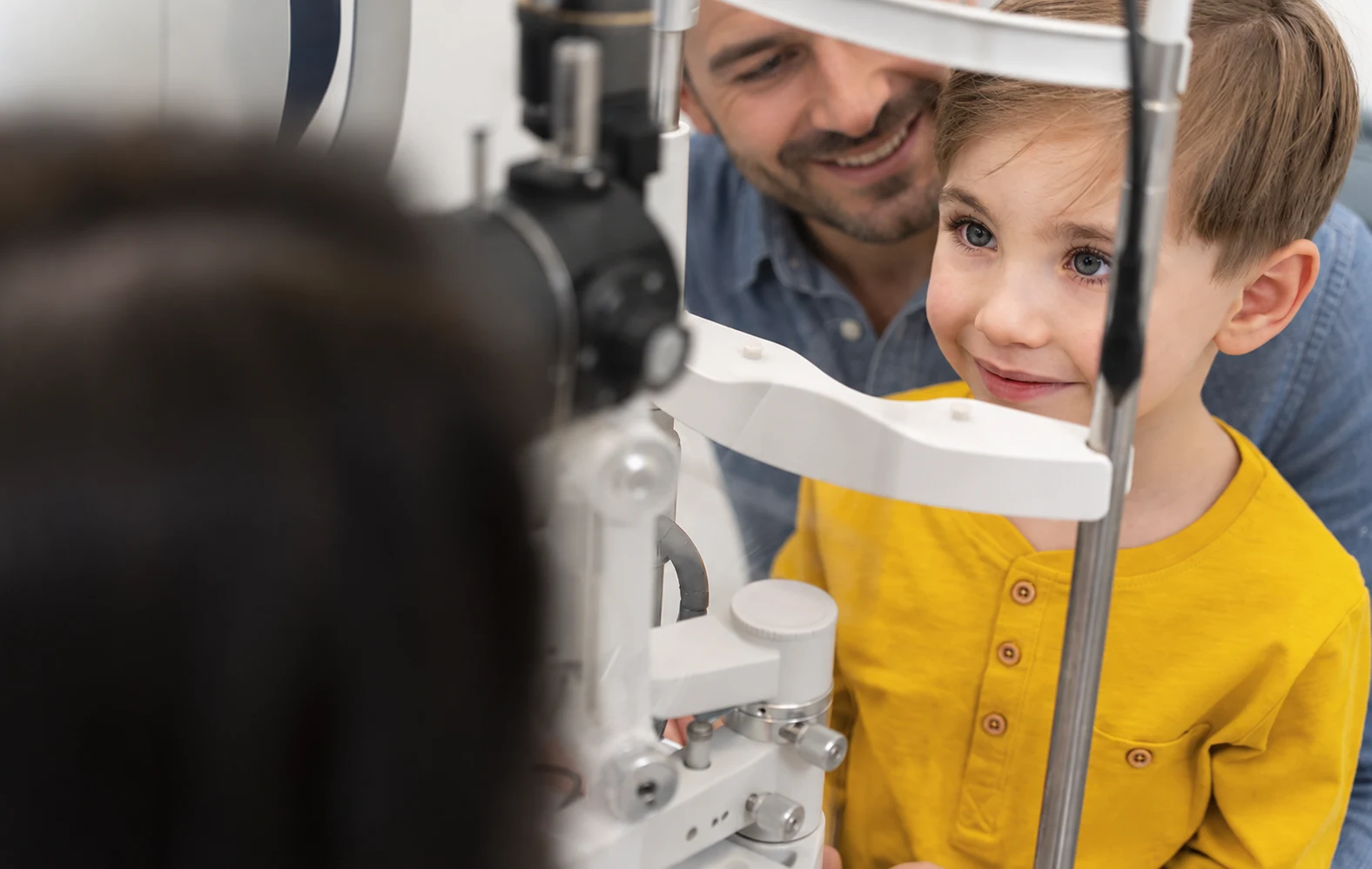 Enfant lors d’un examen ophtalmologique